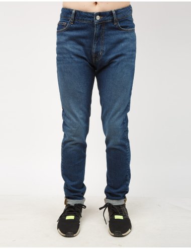FW21 Jeans dalla linea semiaderente
